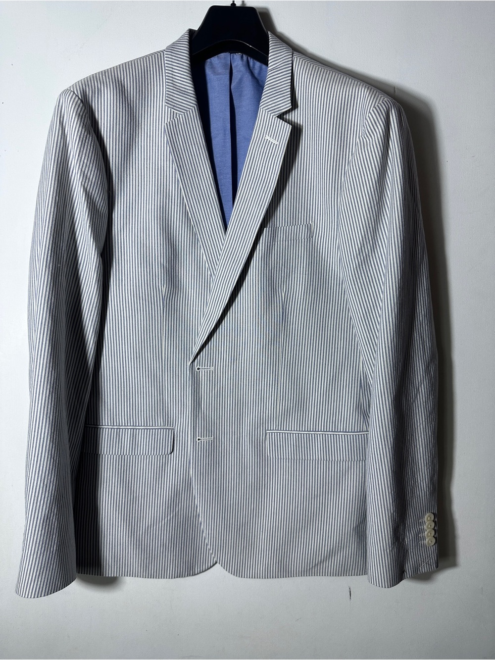 Men's Light Gray Seersucker Sport Coat - Tailored Notch Lapel